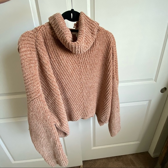 ✨HP✨ Vici turtle neck - Picture 4 of 7